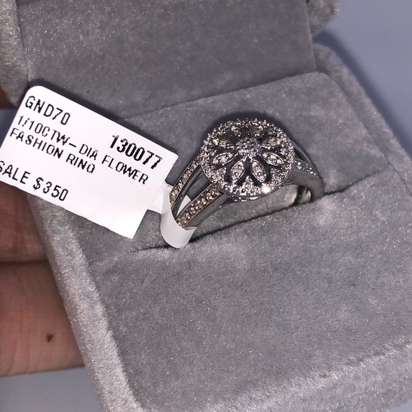 Real diamond custom made beautiful ring engagement anniversary valentines gift! - Picture 9 of 10